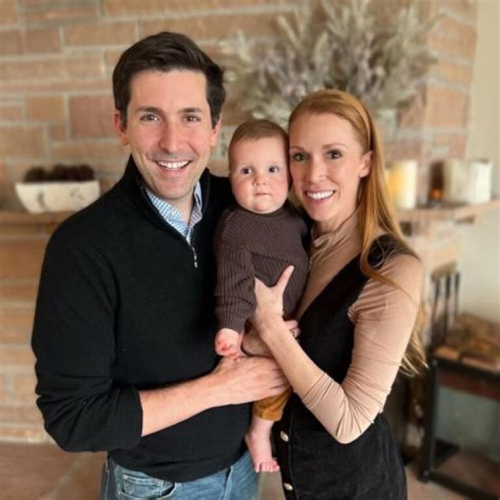 Betsy Lynn Thompson Biography, Age, Height, Husband, Net Worth, Family