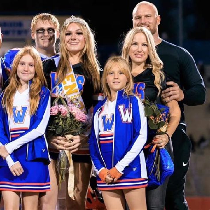 Brady Poppinga biografía, edad, altura, esposo, net worth, familia