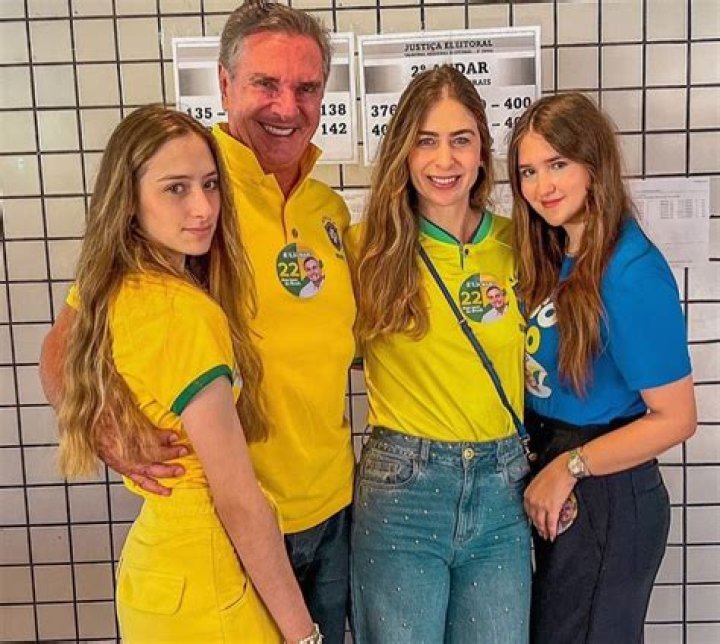 Caroline Ducey biografía, edad, altura, esposa, net worth, familia