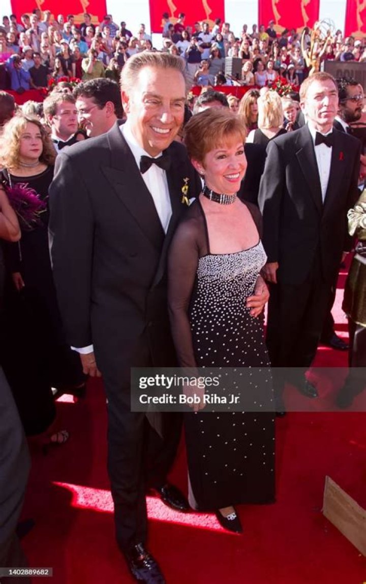 Jerry Orbach Biography, Age, Height, Wife, Net Worth, Family