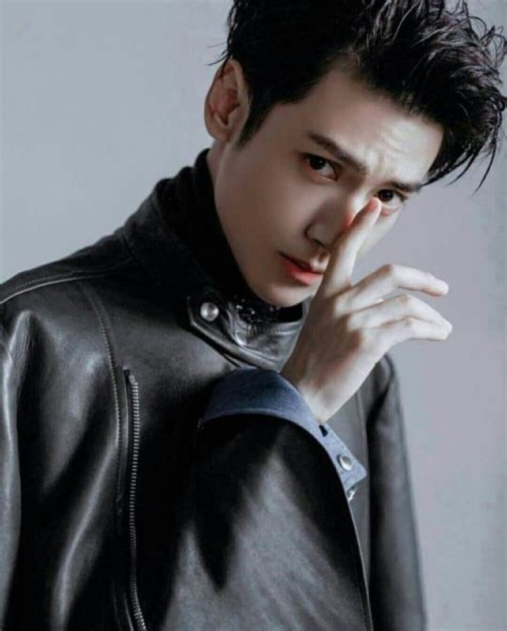 Li Zhongchu Biography, Age, Height, Wife, Net Worth, Family