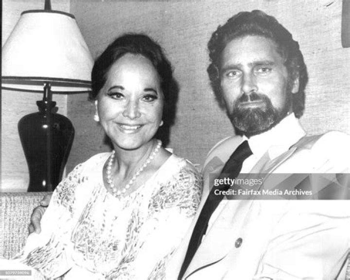Merle Oberon Biography, Age, Height, Husband, Net Worth, Family