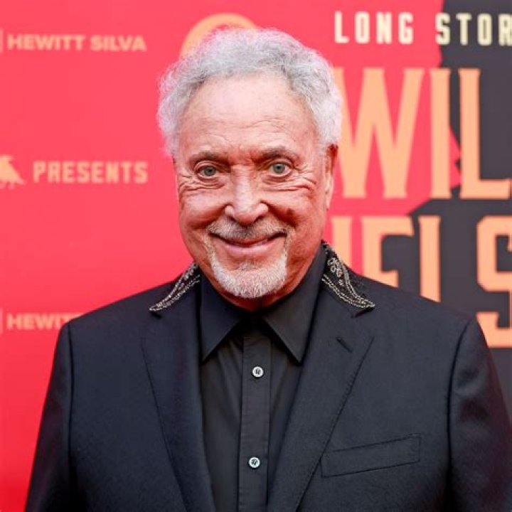 Tom Jones Biography, Age, Height, Wife, Net Worth, Family