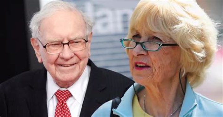 Warren Buffett Biography, Age, Height, Wife, Net Worth, Family